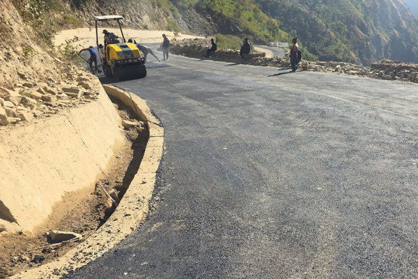 कर्णाली राजमार्गको कालीकोट खण्ड कालोपत्र र चौडा हुँदै
